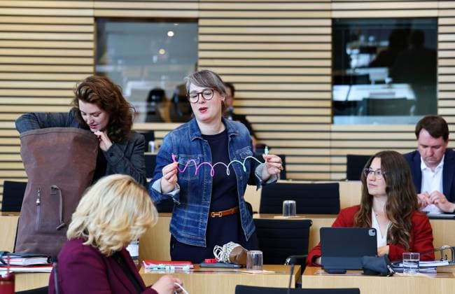 Plenum Thueringer Landtag 20.05.2026, Erfurt, Thueringer Landtag, 43.Plenarsitzung, im Bild: Katja Maurer, Ulrike Grosse-Roethig und Lena Saniye Guengoer (Die LINKE) *** Plenary session Thuringian state parliament 20 05 2026, Erfurt, Thuringian state parliament, 43 plenary session, in the picture Katja Maurer, Ulrike Grosse Roethig and Lena Saniye Guengoer Die LINKE