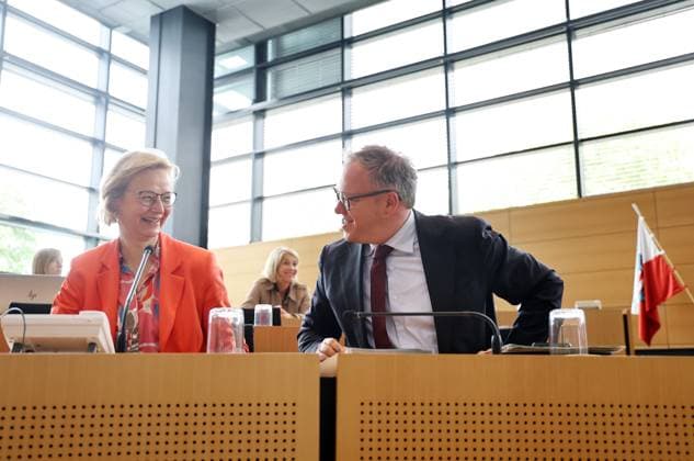 Plenum Thueringer Landtag 20.05.2026, Erfurt, Thueringer Landtag, 43.Plenarsitzung, im Bild: Finanzministerin Katja Wolf (BSW) und Ministerpraesident Mario Voigt (CDU) *** Plenary session Thuringian state parliament 20 05 2026, Erfurt, Thuringian state parliament, 43 plenary session, in the picture Finance Minister Katja Wolf BSW and State Premier Mario Voigt CDU