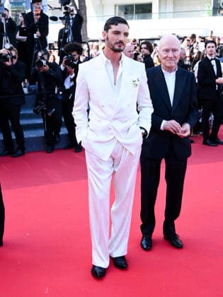 IPA84906146 - Cannes, 79th Cannes Film Festival 2025 - evening 9. red carpet LA BATAILLE DE GAULLE : L Ã‚GE DE FER. Pictured: Niels Schneider  Copyright: xTerenghi Ipa-Agency.netx xPoolxPhotoxEventsx07x 84906146