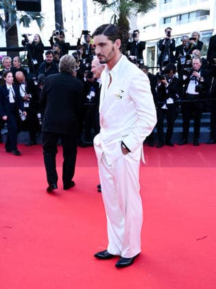 IPA84906150 - Cannes, 79th Cannes Film Festival 2025 - evening 9. red carpet LA BATAILLE DE GAULLE : L Ã‚GE DE FER. Pictured: Niels Schneider  Copyright: xTerenghi Ipa-Agency.netx xPoolxPhotoxEventsx07x 84906150
