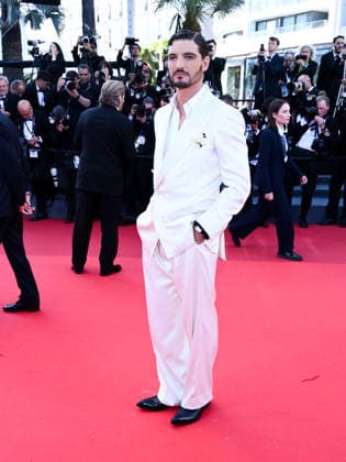 IPA84906161 - Cannes, 79th Cannes Film Festival 2025 - evening 9. red carpet LA BATAILLE DE GAULLE : L Ã‚GE DE FER. Pictured: Niels Schneider  Copyright: xTerenghi Ipa-Agency.netx xPoolxPhotoxEventsx07x 84906161