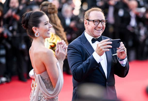79ème Festival International du Film de Cannes Montée des marches du film La bataille De Gaulle lâge de fer 79th International Cannes Film Festival Red Carpet 456518 2026 05 20 Lemann, Via Spacey, Kevin  Copyright: xEstellexCarlierx xStarfacex STAR_456518_044
