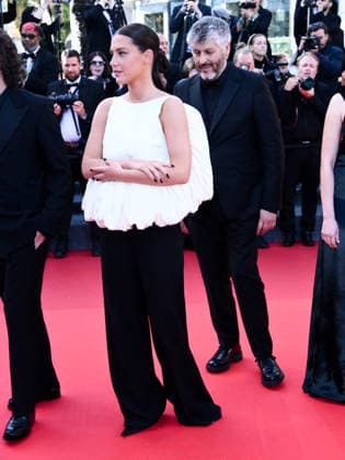 IPA84908783 - Cannes, 79th Cannes Film Festival 2025 - evening 9. red carpet LA BATAILLE DE GAULLE : L Ã‚GE DE FER. Pictured: Adele Exarchopoulos  Copyright: xTerenghi Ipa-Agency.netx xPoolxPhotoxEventsx07x 84908783