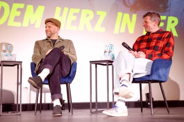 Sportfreunde Stiller - Mit dem Herz in der Hand Florian Weber, Rüdiger Linhof 30 Jahre Sportfreunde Stiller - Mit dem Herz in der Hand, Kino Colosseum, Berlin Datum: 20.05.2026 *** Sportfreunde Stiller Mit dem Herz in der Hand Florian Weber, Rüdiger Linhof 30 Jahre Sportfreunde Stiller Mit dem Herz in der Hand, Kino Colosseum, Berlin Date 20 05 2026 Copyright: xEventpress Kratschx
