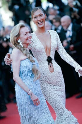 79ème Festival International du Film de Cannes Montée des marches du film La bataille De Gaulle lâge de fer 79th International Cannes Film Festival Red Carpet 456523 2026 05 20 Hadid, Bella Scheufele Gruosi, Caroline  Copyright: xLionelxGuericolas MPPx STAR_456523_090