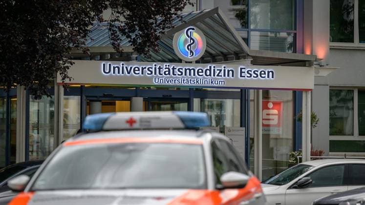 Essen: Protest gegen die Haltung der Uniklinik zum Thema Abtreibung ** NUR FÜR REDAKTIONELLE ZWECKE ** EDITORIAL USE ONLY **<p>Kundgebung gegen die Haltung der Uniklinik zum Thema Abtreibung am Mittwoch, den 10. Mai 2026, an der Hufelandstraße in Essen. Copyright: UwexErnst *** Essen Protest against the University Hospitals stance on abortion FOR EDITORIAL PURPOSES ONLY EDITORIAL USE ONLY p Rally against the University Hospitals stance on abortion on Wednesday, May 10, 2026, at Hufelandstraße in Essen Copyright UwexErnst Copyright: UwexErnst doc85xky93au1t1ckphuayf ,EDITORIAL USE ONLY