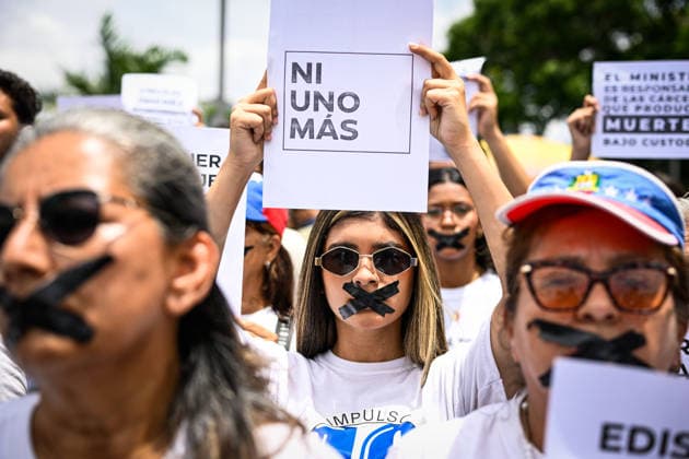 Protest for the release of political prisoners in Caracas CARACAS, VENEZUELA – MAY 20: Mothers, family members, students, and union workers march toward the headquarters of the Ministry of Popular Power for the Penitentiary Service during a protest demanding the release of political prisoners and denouncing deaths in state custody, in Caracas, Venezuela, May 20, 2026. Maxwell Briceno Anadolu Caracas Venezuela. Editorial use only. Please get in touch for any other usage.  Copyright: x2026xAnadoluxMaxwellxBricenox