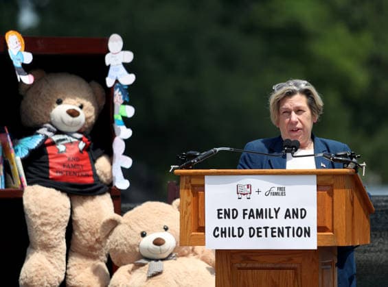 May 20, 2026, Washington, District Of Columbia, USA: President of the American Federation of Teachers Randi Weingarten speaks during a Vigil outside the US Capitol calling for an end to child and family detention by ICE, hosted by the Read Them Home Initiative and Free Families Coalition, near the US Capitol in Washington, DC, USA, on May 20, 2026. The vigil featured 620 teddy bears and stuffed animals to represent the over 6,200 children arrested by ICE and denied a childhood since the start of the Trump Administration. Washington USA  - ZUMAs337 20260520_znp_s337_011 Copyright: xGentxShkullakux