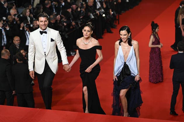 79ème Festival International du Film de Cannes Montée des marches du film The Man I love 79th Cannes International Film Festival Red carpet of the film Lhomme que jaime have 456528 2026 05 20 Chung, Alexa Palermo, Olivia Huebl, Johannes  Copyright: xSergexArnalx xStarfacex STAR_456528_002