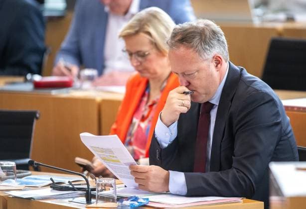 8. THÜRINGER LANDTAG - 43. PLENARSITZUNG ** NUR FÜR REDAKTIONELLE ZWECKE ** EDITORIAL USE ONLY **<p>20 05 2026-Erfurt: Thüringer Landtag 8. Wahlperiode 43. Plenarsitzung im Foto: Ministerpräsident Mario Voigt (CDU), Katja Wolf (BSW), Thüringer Finanzministerin und Stellvertretende Ministerpräsidentin ( Deutschland Thueringen Erfurt Copyright: SaschaxFromm *** 8 THURINGIAN STATE PARLIAMENT 43 PLENARY SESSION FOR EDITORIAL PURPOSES ONLY EDITORIAL USE ONLY p 20 05 2026 Erfurt Thuringian State Parliament 8 Election Period 43 Plenary Session in the photo Minister President Mario Voigt CDU , Katja Wolf BSW , Thuringian Minister of Finance and Deputy Minister President Germany Thuringia Erfurt Copyright SaschaxFromm Copyright: SaschaxFromm doc85xlnfjvh6gafyc0x2e ,EDITORIAL USE ONLY