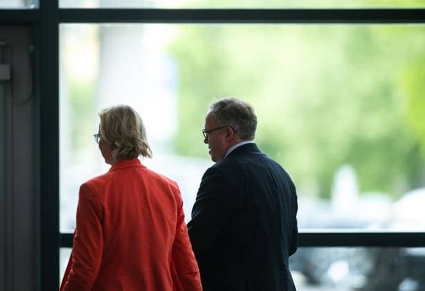 8. THÜRINGER LANDTAG - 43. PLENARSITZUNG ** NUR FÜR REDAKTIONELLE ZWECKE ** EDITORIAL USE ONLY **<p>20 05 2026-Erfurt: Thüringer Landtag 8. Wahlperiode 43. Plenarsitzung im Foto: Ministerpräsident Mario Voigt (CDU), Katja Wolf (BSW), Thüringer Finanzministerin und Stellvertretende Ministerpräsidentin ( Deutschland Thueringen Erfurt Copyright: SaschaxFromm *** 8 THURINGIAN STATE PARLIAMENT 43 PLENARY SESSION FOR EDITORIAL PURPOSES ONLY EDITORIAL USE ONLY p 20 05 2026 Erfurt Thuringian State Parliament 8 Election Period 43 Plenary Session in the photo Minister President Mario Voigt CDU , Katja Wolf BSW , Thuringian Minister of Finance and Deputy Minister President Germany Thuringia Erfurt Copyright SaschaxFromm Copyright: SaschaxFromm doc85xlnuqomeqa3gq7vzf ,EDITORIAL USE ONLY
