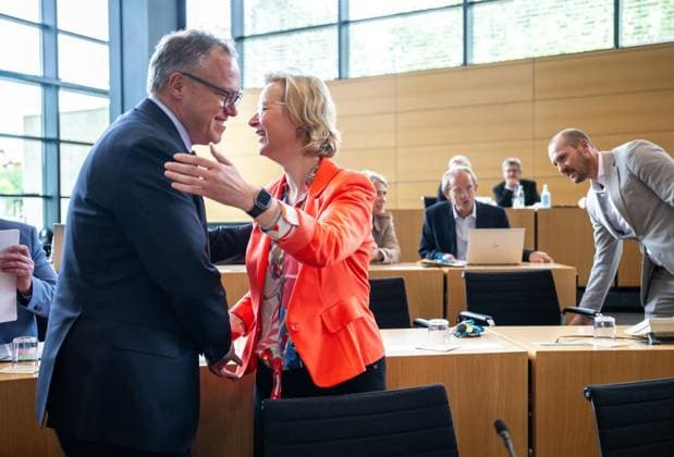 8. THÜRINGER LANDTAG - 43. PLENARSITZUNG ** NUR FÜR REDAKTIONELLE ZWECKE ** EDITORIAL USE ONLY **<p>20 05 2026-Erfurt: Thüringer Landtag 8. Wahlperiode 43. Plenarsitzung im Foto: Ministerpräsident Mario Voigt (CDU), Katja Wolf (BSW), Thüringer Finanzministerin und Stellvertretende Ministerpräsidentin ( Deutschland Thueringen Erfurt Copyright: SaschaxFromm *** 8 THURINGIAN STATE PARLIAMENT 43 PLENARY SESSION FOR EDITORIAL PURPOSES ONLY EDITORIAL USE ONLY p 20 05 2026 Erfurt Thuringian State Parliament 8 Election Period 43 Plenary Session in the photo Minister President Mario Voigt CDU , Katja Wolf BSW , Thuringian Minister of Finance and Deputy Minister President Germany Thuringia Erfurt Copyright SaschaxFromm Copyright: SaschaxFromm doc85xlo6o7w1259vx0hys ,EDITORIAL USE ONLY