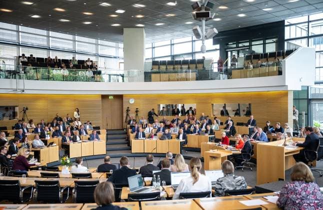 8. THÜRINGER LANDTAG - 43. PLENARSITZUNG ** NUR FÜR REDAKTIONELLE ZWECKE ** EDITORIAL USE ONLY **<p>20 05 2026-Erfurt: Thüringer Landtag 8. Wahlperiode 43. Plenarsitzung im Foto: Blick in den Plenarsaal ( Deutschland Thueringen Erfurt Copyright: SaschaxFromm *** 8 THURINGIAN STATE PARLIAMENT 43 PLENARY SESSION FOR EDITORIAL PURPOSES ONLY EDITORIAL USE ONLY p 20 05 2026 Erfurt Thuringian State Parliament 8 Election Period 43 Plenary Session in the photo View into the plenary hall Germany Thuringia Erfurt Copyright SaschaxFromm Copyright: SaschaxFromm doc85xlo9odzias61i0ayf ,EDITORIAL USE ONLY