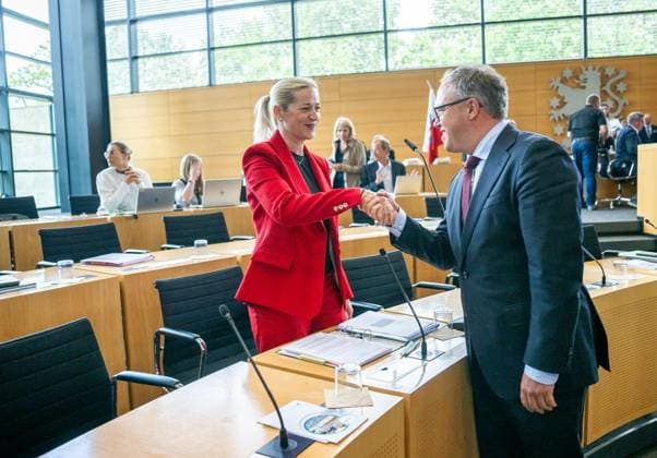 8. THÜRINGER LANDTAG - 43. PLENARSITZUNG ** NUR FÜR REDAKTIONELLE ZWECKE ** EDITORIAL USE ONLY **<p>20 05 2026-Erfurt: Thüringer Landtag 8. Wahlperiode 43. Plenarsitzung im Foto: Ministerpräsident Mario Voigt (CDU), rechts, Beate Meißner (CDU), Thüringer Ministerin für Justiz, Migration und Verbraucherschutz ( Deutschland Thueringen Erfurt Copyright: SaschaxFromm *** 8 THURINGIAN STATE PARLIAMENT 43 PLENARY SESSION FOR EDITORIAL PURPOSES ONLY EDITORIAL USE ONLY p 20 05 2026 Erfurt Thuringian State Parliament 8 Election Period 43 Plenary Session in the photo Prime Minister Mario Voigt CDU , right, Beate Meißner CDU , Thuringian Minister for Justice, Migration and Consumer Protection Germany Thuringia Erfurt Copyright Saschax Copyright: SaschaxFromm doc85xlq1kzzhcjy0wihys ,EDITORIAL USE ONLY