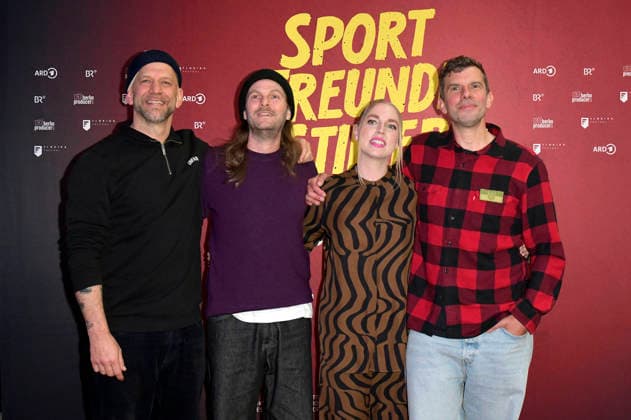 Florian Weber, Peter Brugger, Franziska Niesar und Rüdiger Linhof bei der Preview des ARD-Dokumentarfilms Sportfreunde Stiller - Mit dem Herz in der Hand im Colosseum. Berlin, 20.05.2026 *** Florian Weber, Peter Brugger, Franziska Niesar and Rüdiger Linhof at the preview of the ARD documentary Sportfreunde Stiller Mit dem Herz in der Hand at the Colosseum Berlin, 20 05 2026 Foto:xM.xBehrensx xFuturexImagex sportfreunde_6503