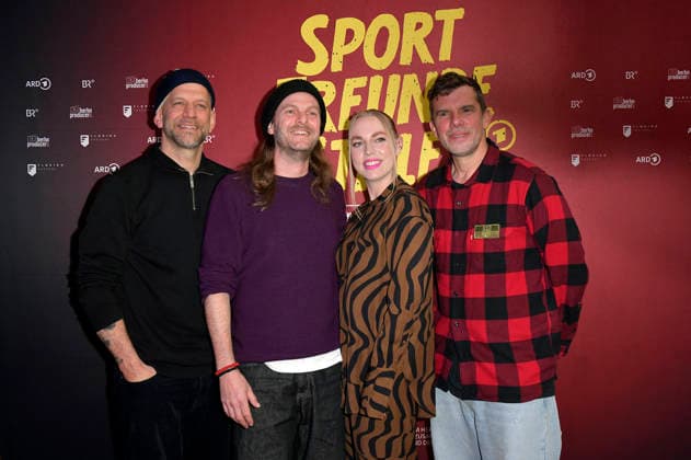 Florian Weber, Peter Brugger, Franziska Niesar und Rüdiger Linhof bei der Preview des ARD-Dokumentarfilms Sportfreunde Stiller - Mit dem Herz in der Hand im Colosseum. Berlin, 20.05.2026 *** Florian Weber, Peter Brugger, Franziska Niesar and Rüdiger Linhof at the preview of the ARD documentary Sportfreunde Stiller Mit dem Herz in der Hand at the Colosseum Berlin, 20 05 2026 Foto:xM.xBehrensx xFuturexImagex sportfreunde_6504