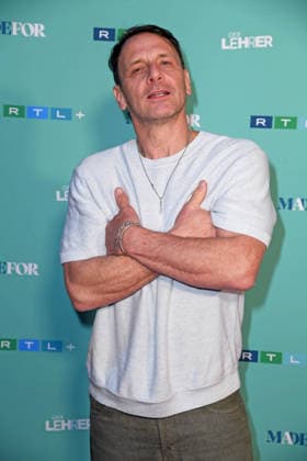 Hendrik Duryn bei der Kinopremiere der RTL TV-Serie DER LEHRER im Filmtheater Colosseum in Berlin am 20.05.2026 *** Hendrik Duryn at the cinema premiere of the RTL TV series DER LEHRER at the Colosseum movie theater in Berlin on 20 05 2026