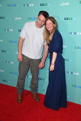 Hendrik Duryn, Birte Hanusrichter bei der Kinopremiere der RTL TV-Serie DER LEHRER im Filmtheater Colosseum in Berlin am 20.05.2026 *** Hendrik Duryn, Birte Hanusrichter at the cinema premiere of the RTL TV series DER LEHRER at the Colosseum movie theater in Berlin on 20 05 2026