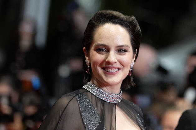 Noémie Merlant Montée des marches du film Roma elastica lors du 79ème Festival International du Film de Cannes, le 20 mai 2026 Olivier Borde Bestimage Red carpet for Roma elastica at the 79th Cannes International Film Festival on May 20, 2026 Cannes France  Copyright: xOLIVIERxBORDEx xBESTIMAGExOLIVIERxBORDEx xBESTIMAGEx
