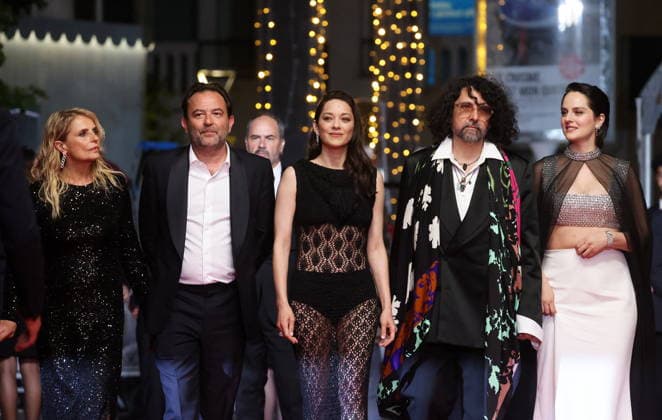 Isabella Ferrari, Mathieu Verhaeghe, Marion Cotillard, Bertrand Mandico, Noémie Merlant Montée des marches du film Roma elastica lors du 79ème Festival International du Film de Cannes, le 20 mai 2026 Jacovides Moreau Bestimage Red carpet for Roma elastica at the 79th Cannes International Film Festival on May 20, 2026 Cannes France  Copyright: xJACOVIDES-MOREAUx xBESTIMAGExJACOVIDES-MOREAUx xBESTIMAGEx
