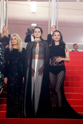 Isabella Ferrari, Noémie Merlant, Marion Cotillard Montée des marches du film Roma elastica lors du 79ème Festival International du Film de Cannes, le 20 mai 2026 Jacovides Moreau Bestimage Red carpet for Roma elastica at the 79th Cannes International Film Festival on May 20, 2026 Cannes France  Copyright: xJACOVIDES-MOREAUx xBESTIMAGExJACOVIDES-MOREAUx xBESTIMAGEx
