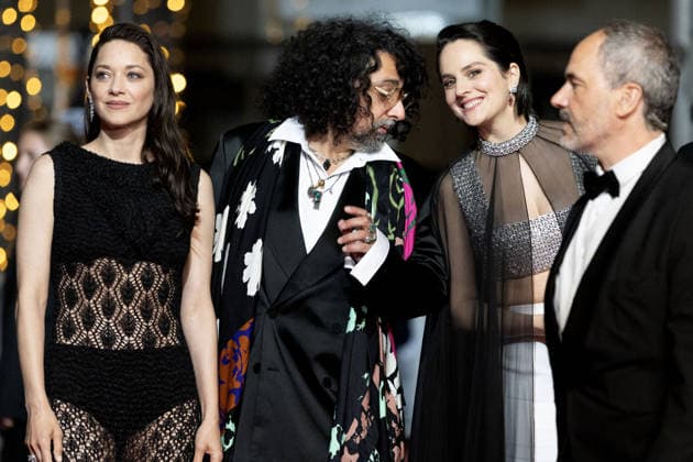 Marion Cotillard, Bertrand Mandico, Noémie Merlant Montée des marches du film Roma elastica lors du 79ème Festival International du Film de Cannes, le 20 mai 2026 Olivier Borde Bestimage Red carpet for Roma elastica at the 79th Cannes International Film Festival on May 20, 2026 Cannes France  Copyright: xOLIVIERxBORDEx xBESTIMAGExOLIVIERxBORDEx xBESTIMAGEx