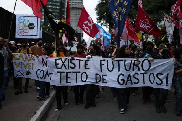 SaO PAULO, SP - 20.05.2026: MARCHA UNIFICADA DOS ESTUDANTES EM SP - Demonstration by students and teachers against the Governor of the State of Sao Paulo, Tarcisio de Freitas. They are demanding better conditions in public universities. Largo da Batata, Avenida Faria Lima, Cidade Jardim. Sao Paulo, SP x2947417x  IanxMaenfeld