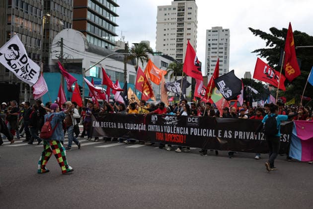 SaO PAULO, SP - 20.05.2026: MARCHA UNIFICADA DOS ESTUDANTES EM SP - Demonstration by students and teachers against the Governor of the State of Sao Paulo, Tarcisio de Freitas. They are demanding better conditions in public universities. Largo da Batata, Avenida Faria Lima, Cidade Jardim. Sao Paulo, SP x2947426x  IanxMaenfeld