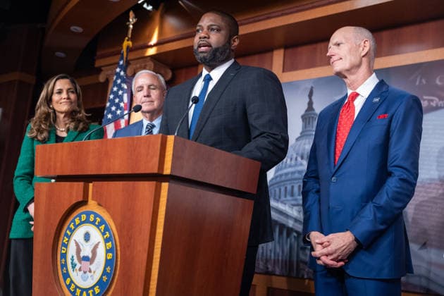 Florida GOP holds press conference on Cuba WASHINGTON, DC - MAY 20: Congressman Byron Donalds (2nd R) speaks at a press conference with Senator Rick Scott (R), Congressman Carlos Gimenez (2nd L) and Congresswoman Maria Salazar (L) to discuss the Department of Justice’s indictment of Raul Castro, at the U.S. Capitol in Washington, DC on May 20, 2026. Nathan Posner Anadolu Washington United States. Editorial use only. Please get in touch for any other usage.  Copyright: x2026xAnadoluxNathanxPosnerx
