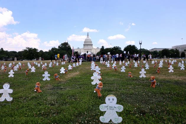 May 20, 2026, Washington, District Of Columbia, USA: An installation of 620 teddy bears and stuffed animals to represent the over 6,200 children arrested by ICE and denied a childhood since the start of the Trump Administration is seen near the US Capitol in Washington, DC, USA, on May 20, 2026. Activists attended a Vigil outside the US Capitol calling for an end to child and family detention by ICE, hosted by the Read Them Home Initiative and Free Families Coalition. Washington USA - ZUMAs337 20260520_znp_s337_008 Copyright: xGentxShkullakux