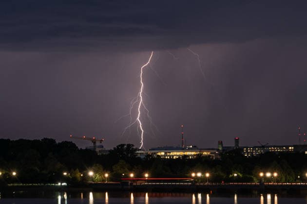 May 20, 2026, Washington, District Of Columbia, United States: Lightning illuminates the skies over Washington, D.C. as storms move through the region early in the evening. Washington United States  - ZUMAk206 20260520_znp_k206_027 Copyright: xMattxKaminskyx