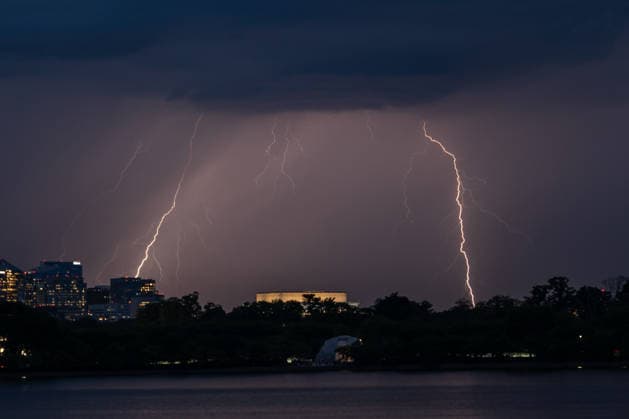 May 20, 2026, Washington, District Of Columbia, United States: Lightning illuminates the skies over Washington, D.C. as storms move through the region early in the evening. Washington United States - ZUMAk206 20260520_znp_k206_024 Copyright: xMattxKaminskyx