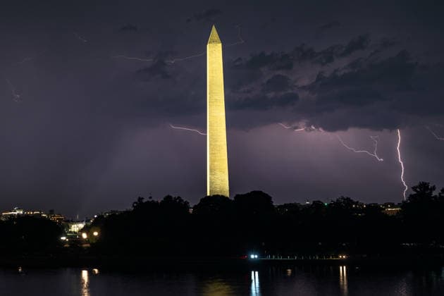 May 20, 2026, Washington, District Of Columbia, United States: Lightning illuminates the skies over Washington, D.C. as storms move through the region early in the evening. Washington United States - ZUMAk206 20260520_znp_k206_021 Copyright: xMattxKaminskyx
