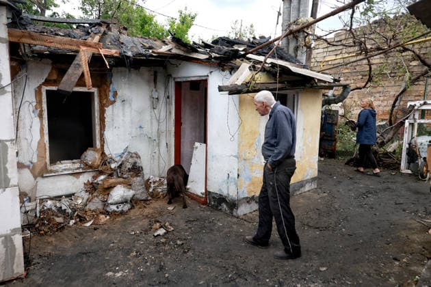 Aftermath of overnight Shahed drone attack on Odesa People inspect a private residential house destroyed as a result of a Russian drone attack in Odesa, Ukraine, on May 20, 2026. During the night of May 20, the city came under a massive attack by Russian strike drones. The attack caused destruction of residential buildings, fires at commercial facilities, and damage to critical infrastructure. One civilian was injured, Credit:Nina Liashonok Ukrinform Avalon Ukraine, Odesa  Copyright: xNinaxLiashonokx xUkrinformx xAvalonx 1102274541
