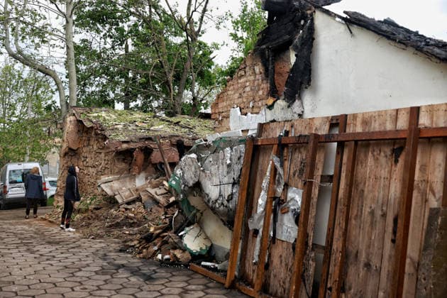 Aftermath of overnight Shahed drone attack on Odesa People inspect a private residential house destroyed as a result of a Russian drone attack in Odesa, Ukraine, on May 20, 2026. During the night of May 20, the city came under a massive attack by Russian strike drones. The attack caused destruction of residential buildings, fires at commercial facilities, and damage to critical infrastructure. One civilian was injured, Credit:Nina Liashonok Ukrinform Avalon Ukraine, Odesa  Copyright: xNinaxLiashonokx xUkrinformx xAvalonx 1102282444