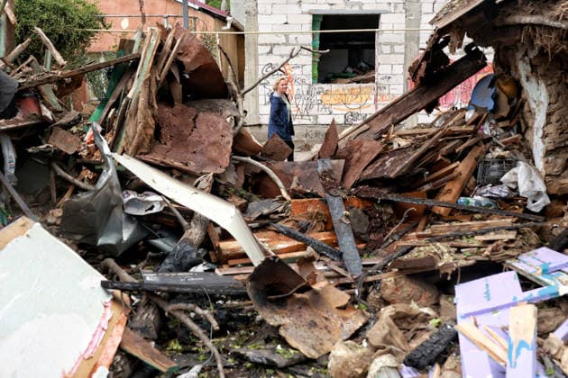 Aftermath of overnight Shahed drone attack on Odesa A woman walks past a private residential house destroyed as a result of a Russian drone attack in Odesa, Ukraine, on May 20, 2026. During the night of May 20, Odesa came under a massive attack by Russian strike drones. The attack caused destruction of residential buildings, fires at commercial facilities, and damage to critical infrastructure. One civilian was injured, Credit:Nina Liashonok Ukrinform Avalon Ukraine, Odesa  Copyright: xNinaxLiashonokx xUkrinformx xAvalonx 1102301801