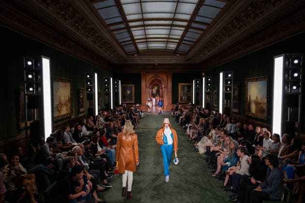 The Louis Vuitton Cruise 2027 Runway - NYC Models walk the runway during the Louis Vuitton 2027 collection fashion show at the Frick Collection in New York City, NY, USA on May 20, 2026. Photo by Adam Gray ABACAPRESS.COM New York City United States  Copyright: xGrayxAdam ABACAx