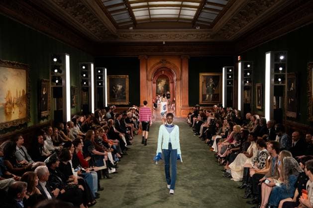 The Louis Vuitton Cruise 2027 Runway - NYC Models walk the runway during the Louis Vuitton 2027 collection fashion show at the Frick Collection in New York City, NY, USA on May 20, 2026. Photo by Adam Gray ABACAPRESS.COM New York City United States  Copyright: xGrayxAdam ABACAx