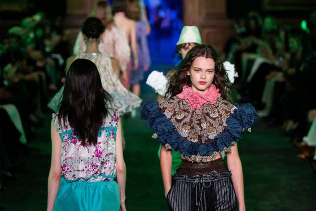 The Louis Vuitton Cruise 2027 Runway - NYC Models walk the runway during the Louis Vuitton 2027 collection fashion show at the Frick Collection in New York City, NY, USA on May 20, 2026. Photo by Adam Gray ABACAPRESS.COM New York City United States  Copyright: xGrayxAdam ABACAx