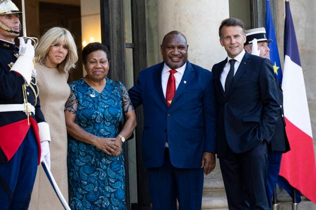 President Macron Welcomes Papua New Guinea PM Marape - Paris Emmanuel Macron, President of France, welcomes James Marape, Prime Minister of Papua New Guinea, to the Élysée Palace in Paris on 20 May 2026, as part of bilateral partnerships in the Indo-Pacific region in the fields of security and defence, the fight against illegal fishing, biodiversity and sustainable development Photo by Jeremy Paoloni ABACAPRESS.COM Paris France  Copyright: xPaolonixJeremy ABACAx