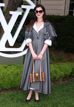 Celebs at The Louis Vuitton Cruise 2027 - NYC Anne Hathaway attends the 2027 Cruise Louis Vuitton show at The Frick Collection in New York on May 20, 2026. Photo by Charles Guerin ABACAPRESS.COM New York City NY United States  Copyright: xGuerinxCharles ABACAx