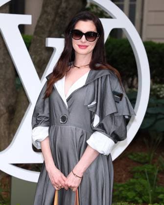 Celebs at The Louis Vuitton Cruise 2027 - NYC Anne Hathaway attends the 2027 Cruise Louis Vuitton show at The Frick Collection in New York on May 20, 2026. Photo by Charles Guerin ABACAPRESS.COM New York City NY United States  Copyright: xGuerinxCharles ABACAx