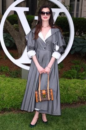 Celebs at The Louis Vuitton Cruise 2027 - NYC Anne Hathaway attends the 2027 Cruise Louis Vuitton show at The Frick Collection in New York on May 20, 2026. Photo by Charles Guerin ABACAPRESS.COM New York City NY United States  Copyright: xGuerinxCharles ABACAx