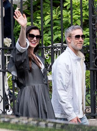 May 20, 2026, New York, Ny, United States: Anne Hathaway and Adam Shulman attend the Louis Vuitton Cruise 2027 Show. Held at The Frick Collection in New York. Zuma Press May 20, 2026. New York United States - ZUMAp281 20260520_zea_p281_052 Copyright: xPhotoxImagexPressx