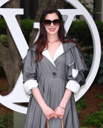 Celebs at The Louis Vuitton Cruise 2027 - NYC Anne Hathaway attends the 2027 Cruise Louis Vuitton show at The Frick Collection in New York on May 20, 2026. Photo by Charles Guerin ABACAPRESS.COM New York City NY United States  Copyright: xGuerinxCharles ABACAx