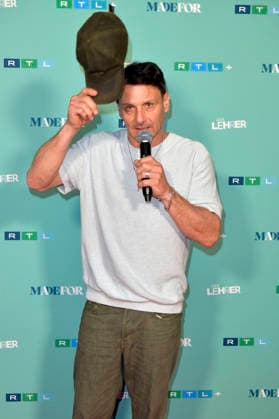 Hendrik Duryn bei der Premiere der 10. Staffel der RTL Serie Der Lehrer im Colosseum. Berlin, 20.05.2026 *** Hendrik Duryn at the premiere of the 10th season of the RTL series Der Lehrer at the Colosseum Berlin, 20 05 2026 Foto:xM.xBehrensx xFuturexImagex lehrer_6506