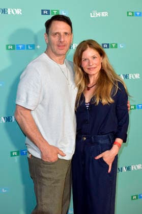 Hendrik Duryn und Birte Hanusrichter bei der Premiere der 10. Staffel der RTL Serie Der Lehrer im Colosseum. Berlin, 20.05.2026 *** Hendrik Duryn and Birte Hanusrichter at the premiere of the 10th season of the RTL series Der Lehrer at the Colosseum Berlin, 20 05 2026 Foto:xM.xBehrensx xFuturexImagex lehrer_6549