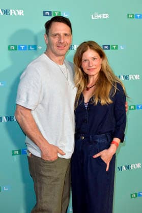 Hendrik Duryn und Birte Hanusrichter bei der Premiere der 10. Staffel der RTL Serie Der Lehrer im Colosseum. Berlin, 20.05.2026 *** Hendrik Duryn and Birte Hanusrichter at the premiere of the 10th season of the RTL series Der Lehrer at the Colosseum Berlin, 20 05 2026 Foto:xM.xBehrensx xFuturexImagex lehrer_6550