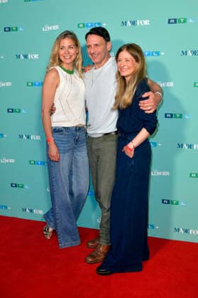 Jessica Ginkel, Hendrik Duryn und Birte Hanusrichter bei der Premiere der 10. Staffel der RTL Serie Der Lehrer im Colosseum. Berlin, 20.05.2026 *** Jessica Ginkel, Hendrik Duryn and Birte Hanusrichter at the premiere of the 10th season of the RTL series The Teacher at the Colosseum Berlin, 20 05 2026 Foto:xM.xBehrensx xFuturexImagex lehrer_6535