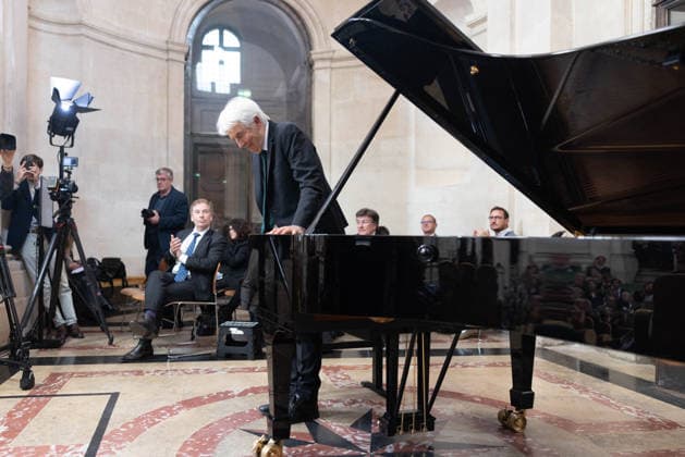 Jean Phillipe Collard Multi-star French chef Guy Savoy has just been officially installed as a member of the Académie des Beaux Arts A ceremony that took place under the dome of the Institut de France, in Paris, France, on May 20, 2026 This is the first time a chef has joined the prestigious institution Julien Sarkissian Bestimage French chef Guy Savoy during his investiture ceremony at the Académie des Beaux Arts in Paris, France, on May 20, 2026 Paris France  Copyright: xJulienxSarkissianx xBestimagexJulienxSarkissianx xBestimagex
